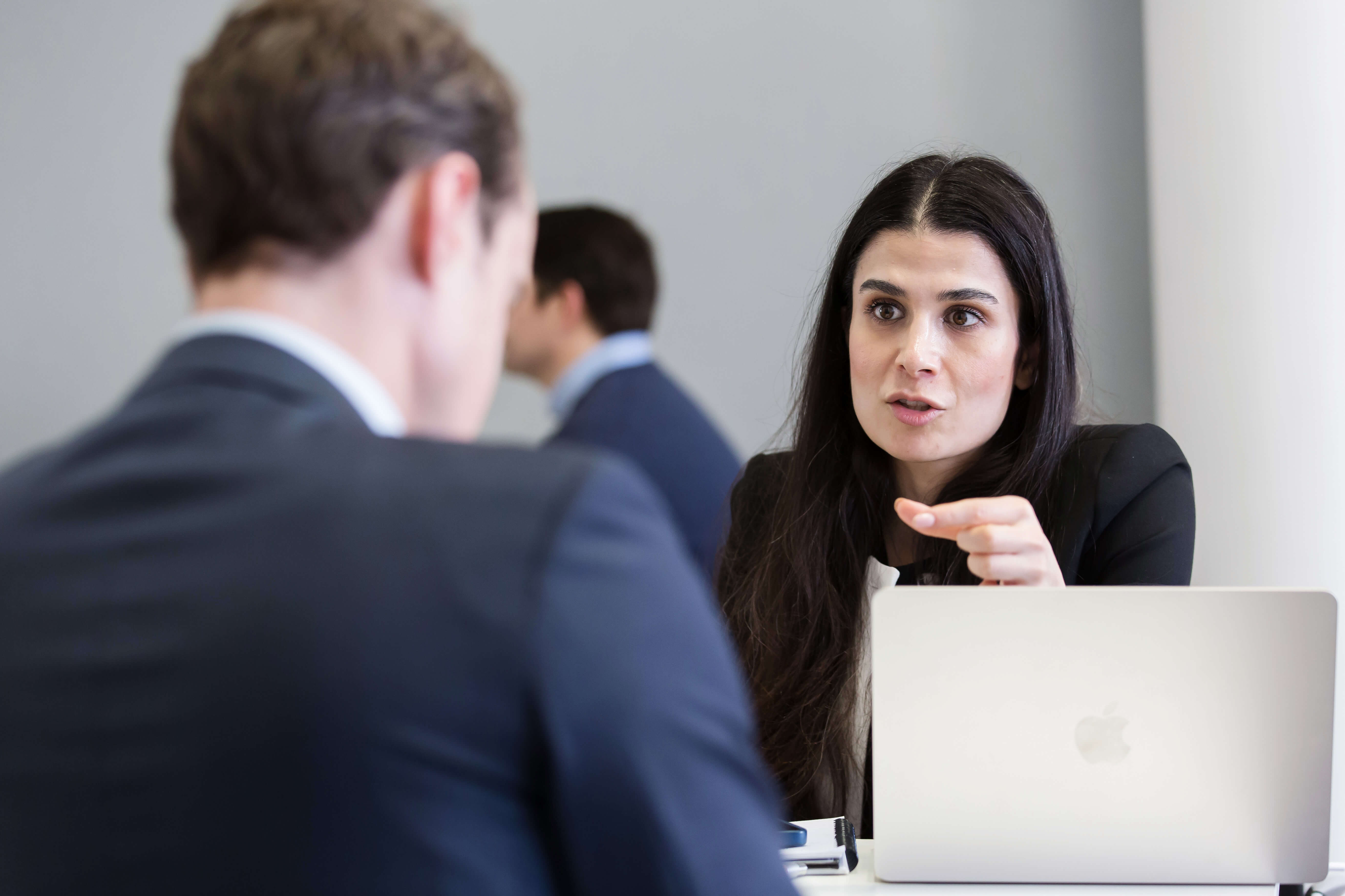 A mentor advising at the Shott Scale Up induction in 2023